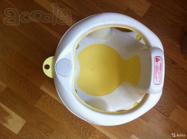 Стул детский для купания малыша babyton б/у белый жёлтый пластик на присосках товары для детей малыш