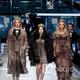 Плащ новый dolce&gabbana италия 46 м размер леопард корчиневый шелк длина миди